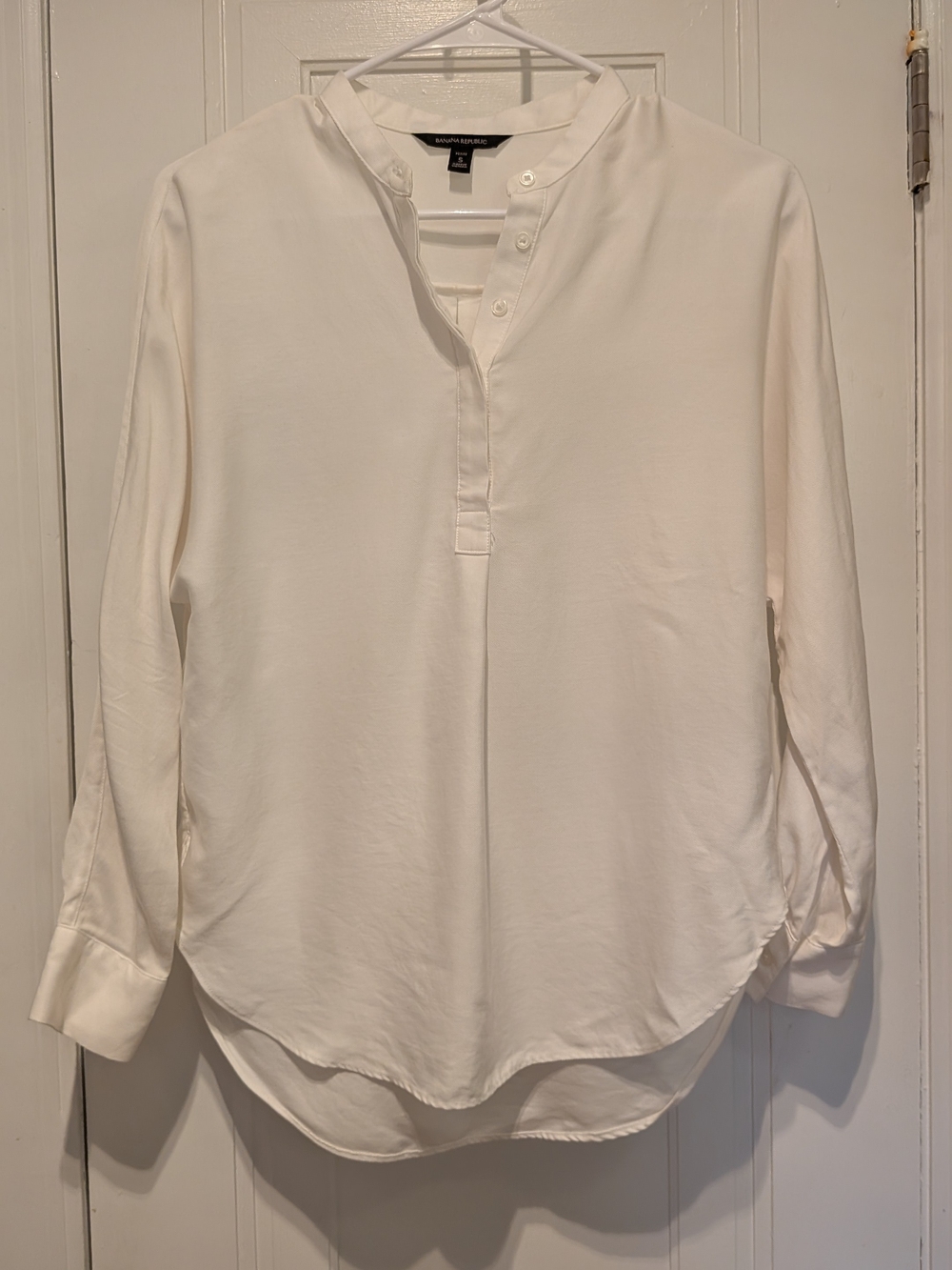Classic Banana Republic White Henley-Style Long Sleeve Tunic